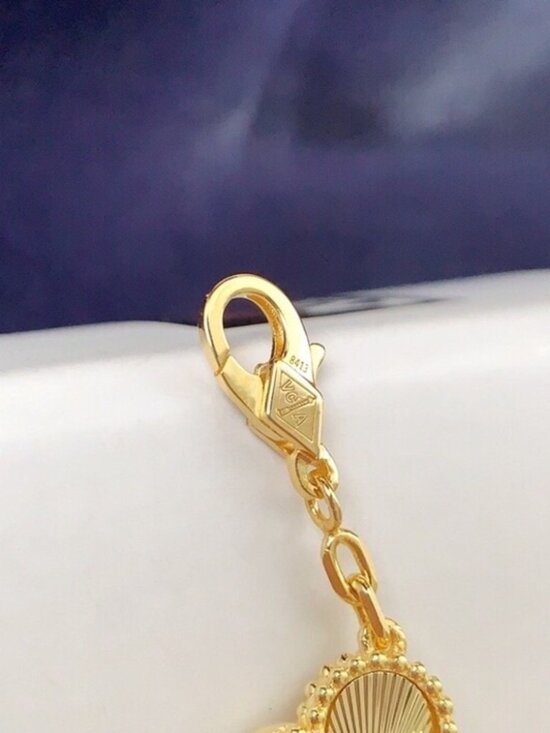 Authentic Women's Van Cleef & Arpels 5 Motif Alhambra Bracelet 18K Gold - Picture 5 of 6